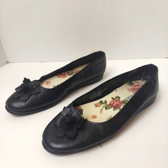 Appleseed's Shoes - Appleseed's Black Leather Floral Applique Ballet Flats 9.5 Shoes Slip On
